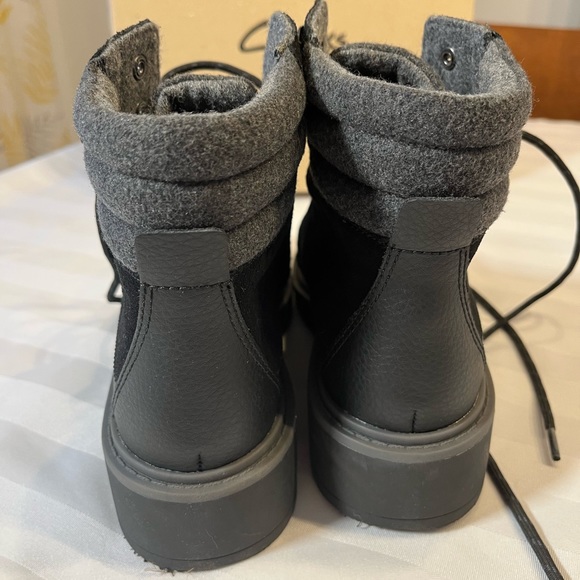 Clarks ankle boots - Picture 2 of 5